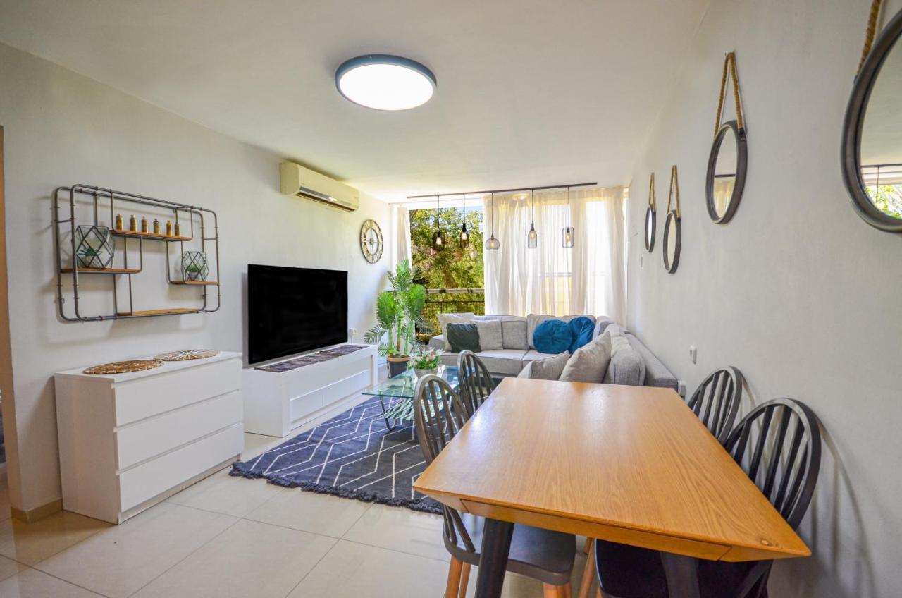 Yalarent Sunora 3Br Apt - Families Only エイラート エクステリア 写真